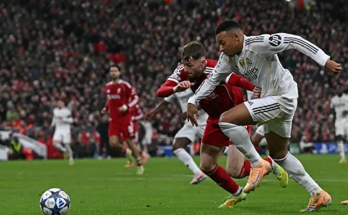 Conor Bradley có trận đấu xuất sắc