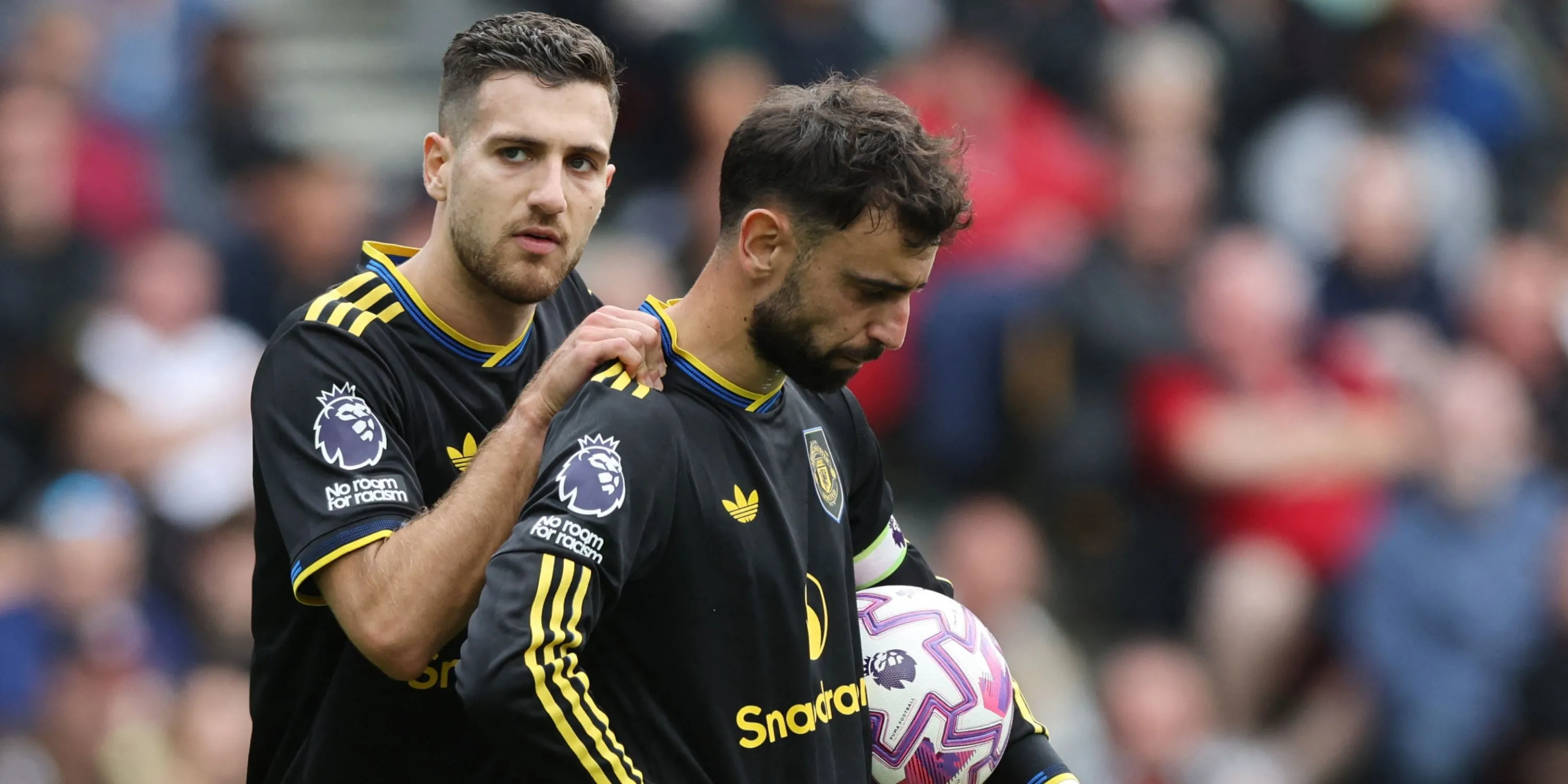 Diogo Dalot và Bruno Fernandes cùng nhau tham gia một pha tấn công