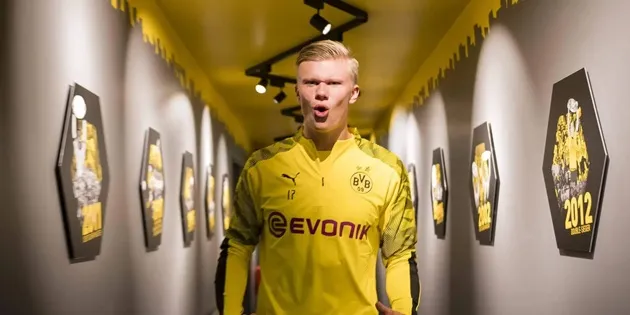 Erling Haaland ký hợp đồng với Borussia Dortmund, bắt đầu hành trình thay đổi sự nghiệp