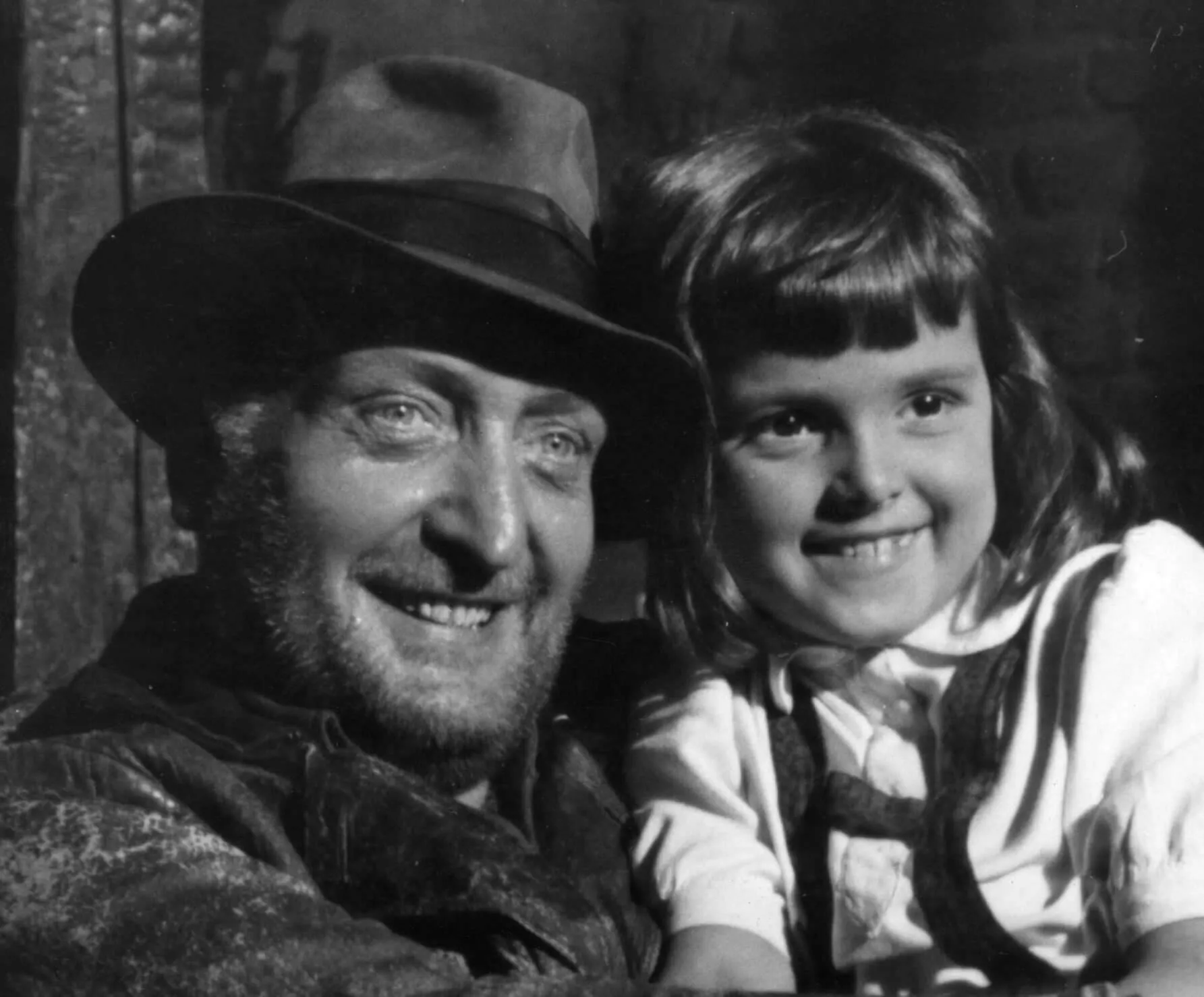 Hans Albers (trái) đã trình diễn ca khúc "Das Herz von St. Pauli" trong bộ phim cùng tên