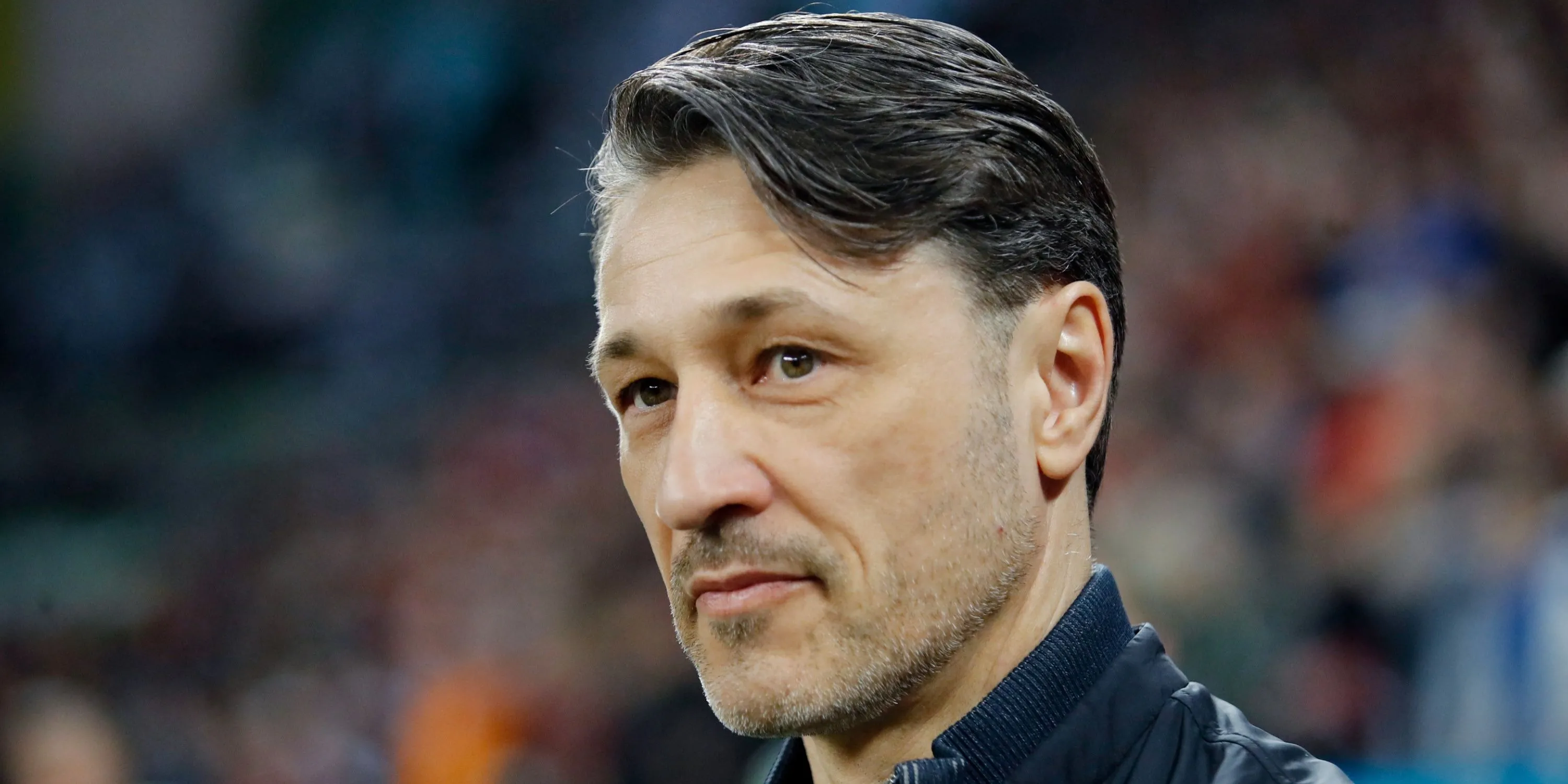 Huấn luyện viên Niko Kovac theo dõi trận đấu từ đường biên