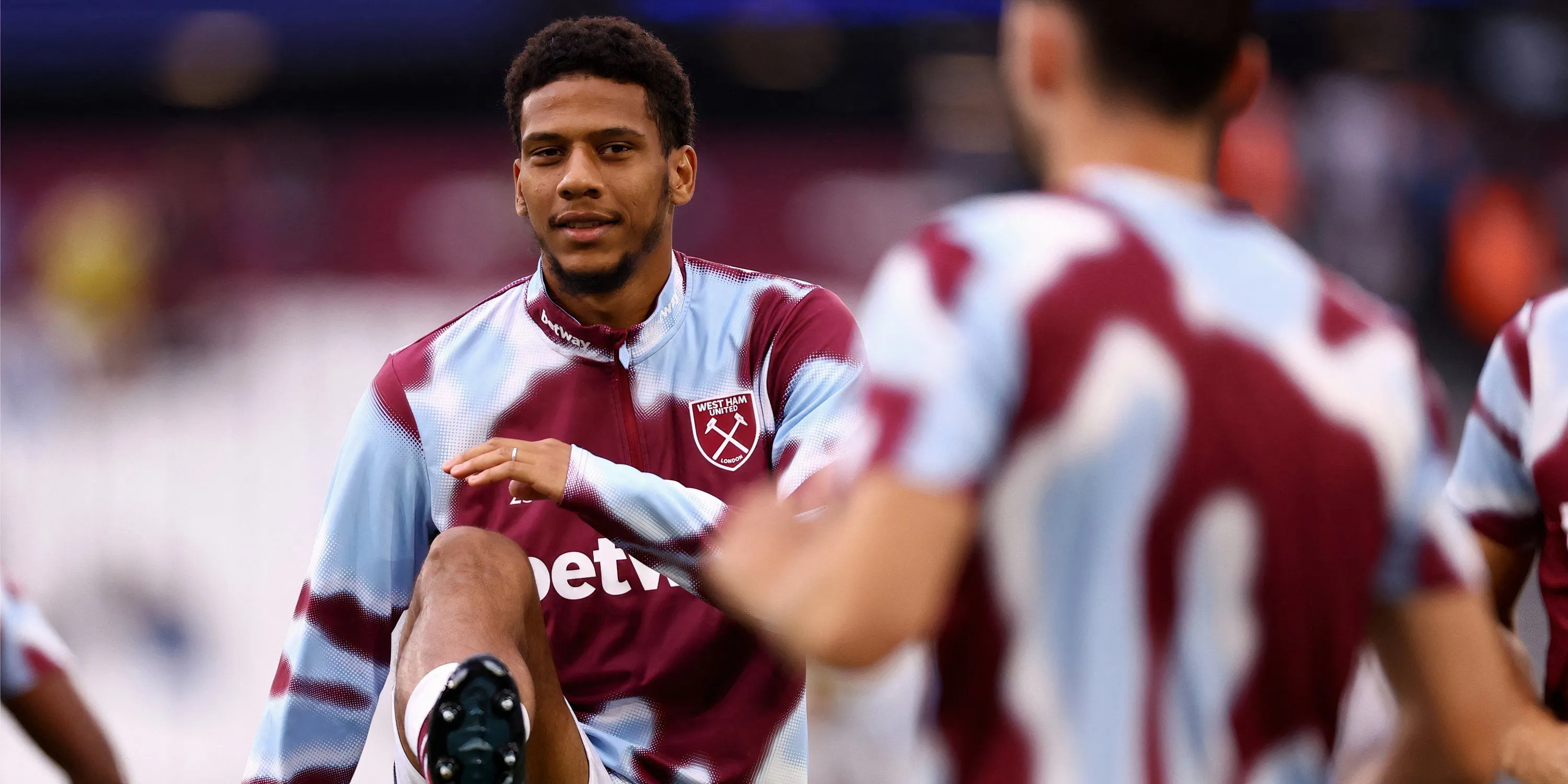 Jean-Clair Todibo khoác áo West Ham, thể hiện kỹ năng phòng thủ tuyệt vời