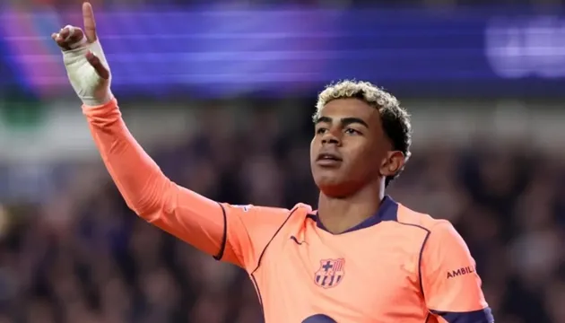 Lamine Yamal ghi bàn từ pha đá gót kiến tạo của Fermin trong trận Barcelona vs Club Brugge