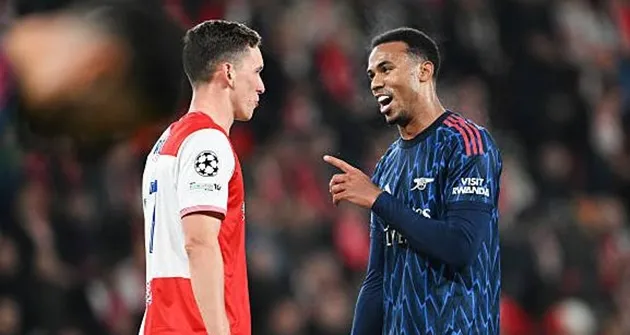 Lukas Provod không hài lòng với chiến thuật của Arsenal