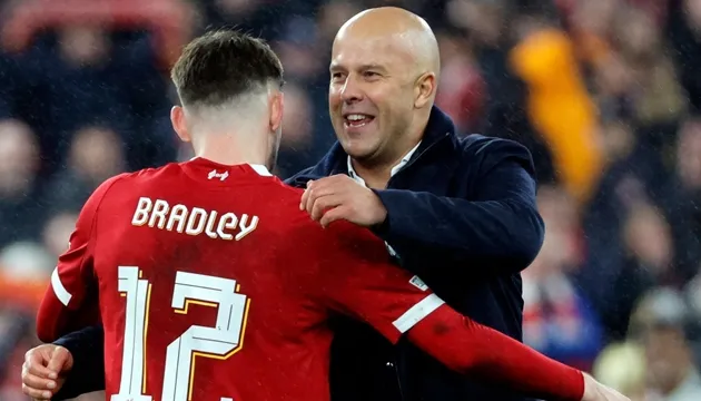 Màn phòng ngự kiệt xuất của hậu vệ Conor Bradley giúp Liverpool vô hiệu hóa Vinicius Junior