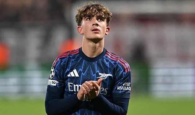 Max Dowman trở thành cầu thủ trẻ nhất ra sân ở Champions League khi chỉ 15 tuổi 308 ngày