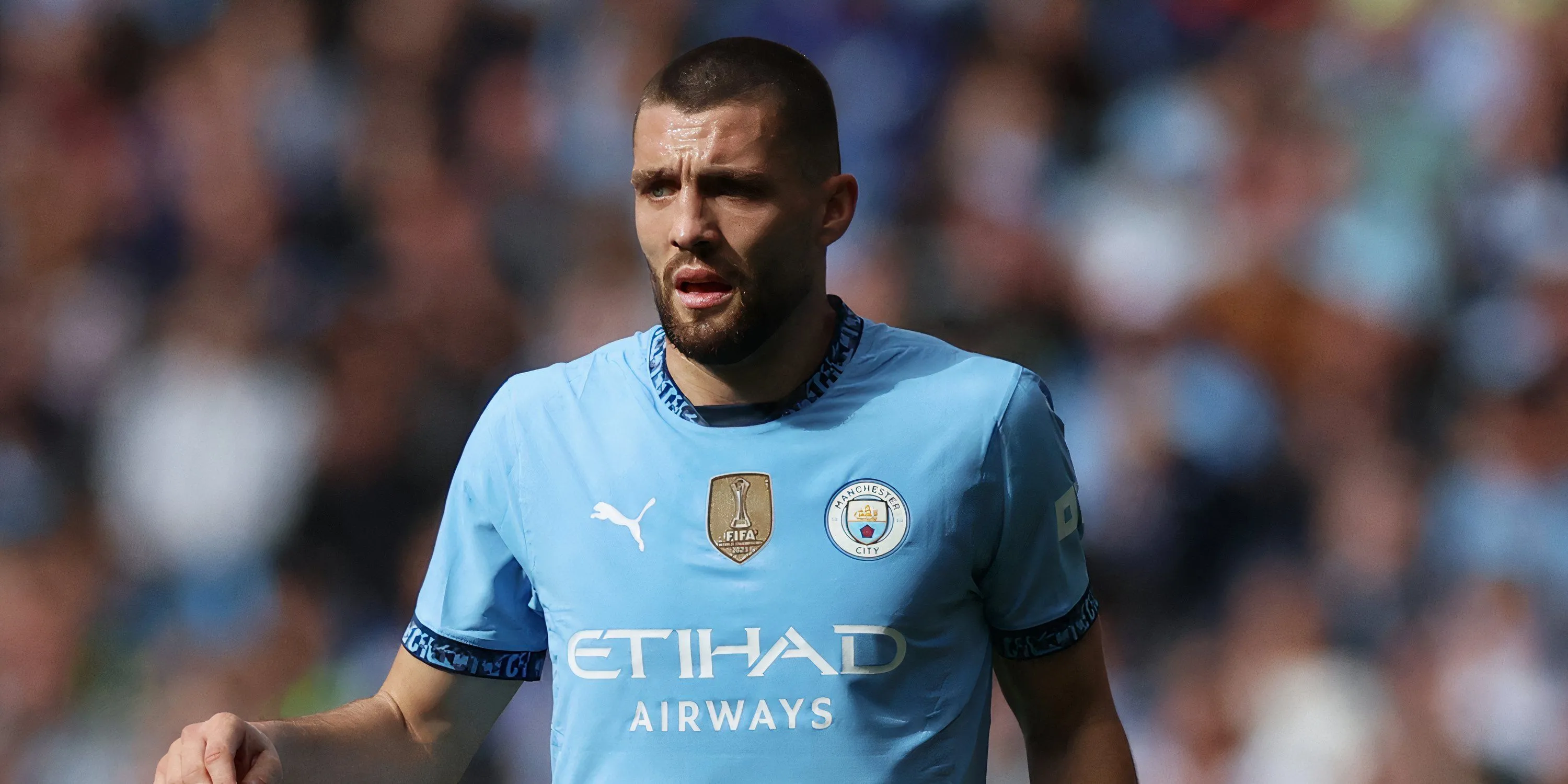 Tiền vệ Mateo Kovacic của Manchester City trong trang phục thi đấu