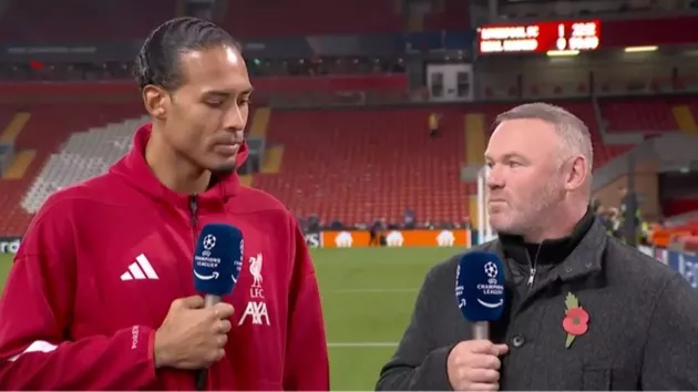 Van Dijk đối mặt trực tiếp với Rooney trên sóng truyền hình Amazon Prime